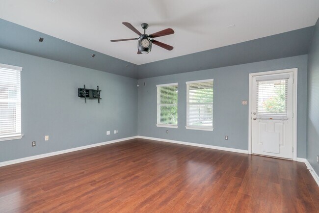 Building Photo - 292 Strawberry Blonde Dr