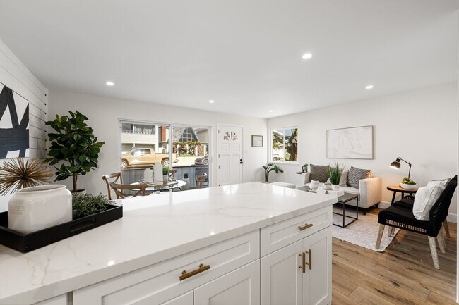 Building Photo - 212 Orange St