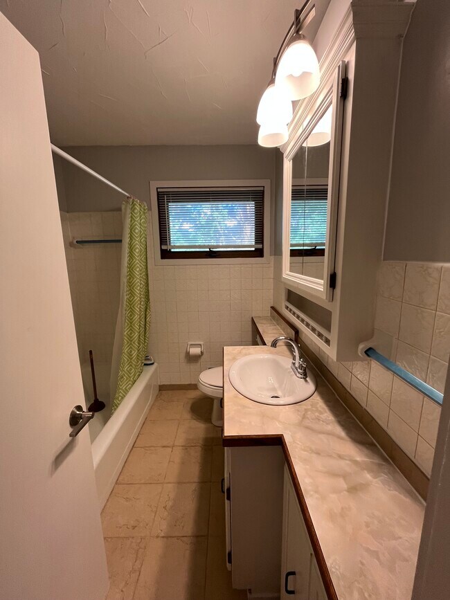 Building Photo - 10441 York Ave S