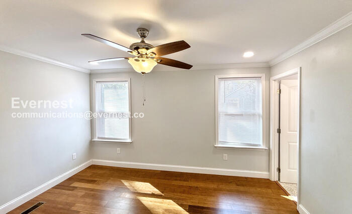 Building Photo - 217 N Sweetbriar Ave