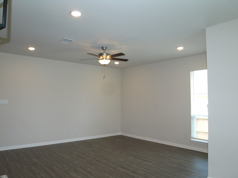 Building Photo - 4140 Aransas Dr