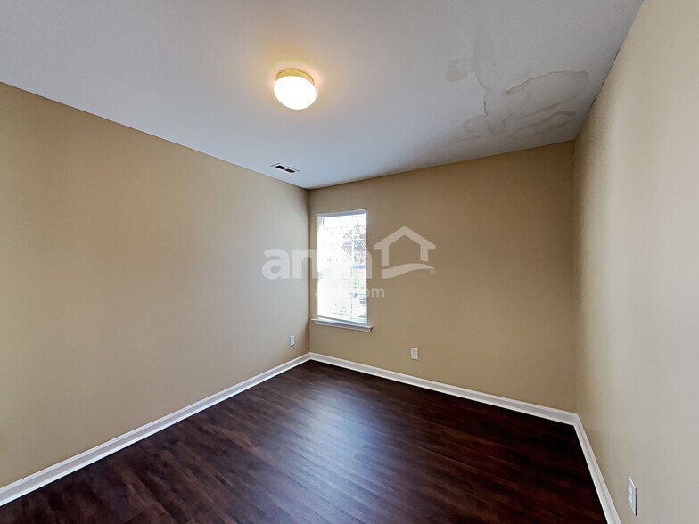 Building Photo - 3104 Gross Ave