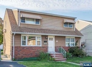 Building Photo - 15 Bernice Pl