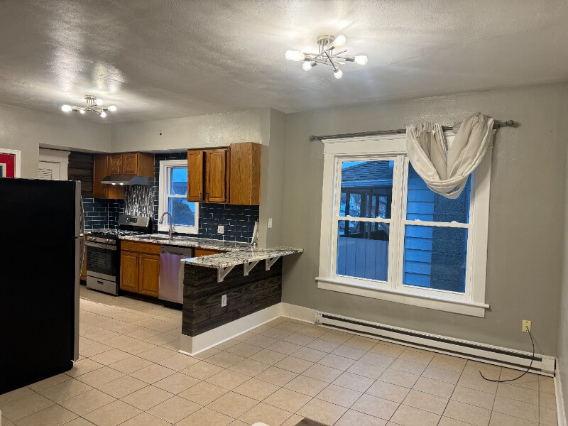 Building Photo - 437 Elm Ave