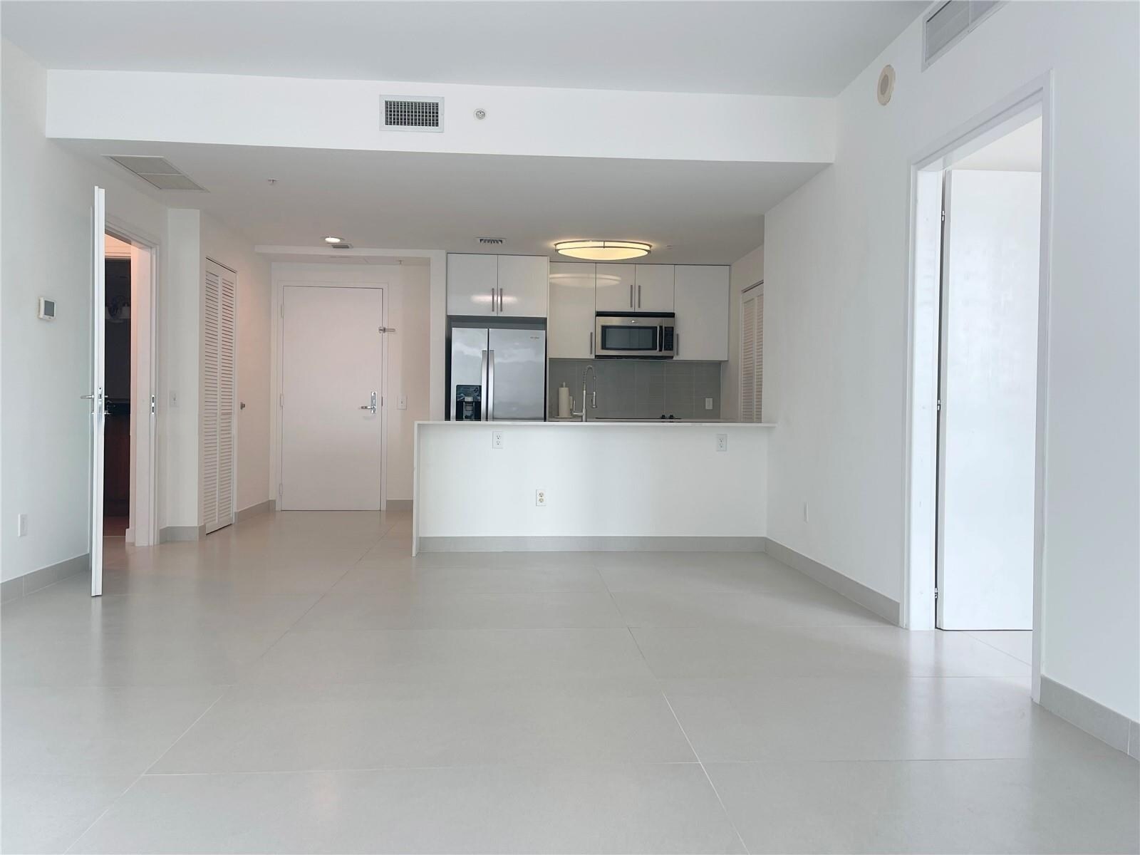 Building Photo - 300 S Biscayne Blvd