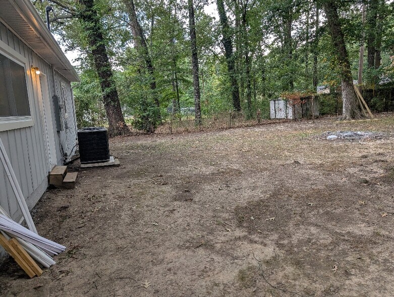 Building Photo - 802 Desota Pl