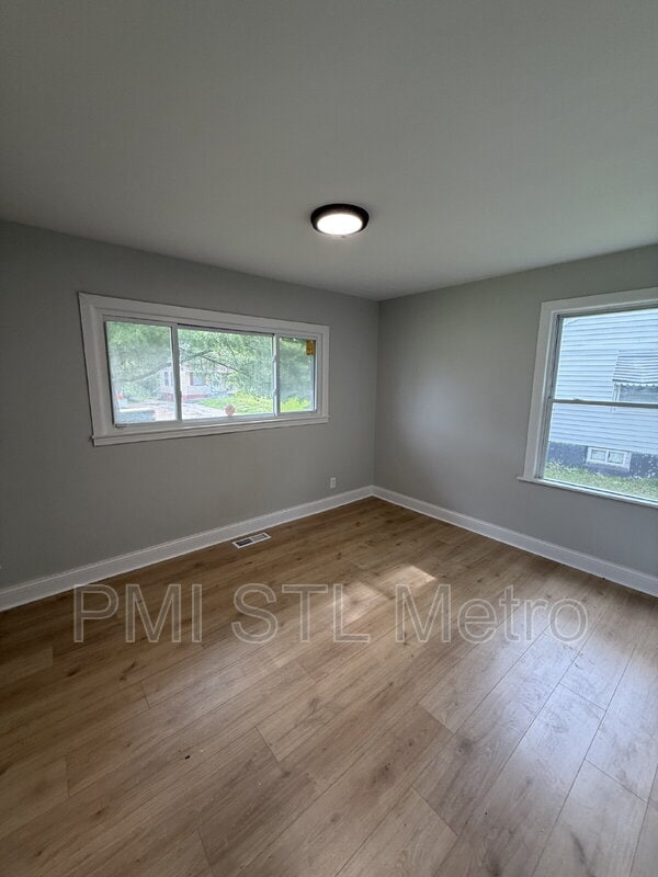 Building Photo - 10432 Balmoral Dr