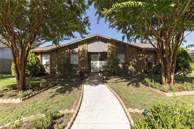 Building Photo - 3321 Pinion Dr