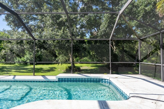 Building Photo - Enjoy Florida living in this spacious 3BR/...