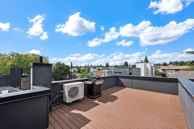 Building Photo - Luxury 2 Bed | 2 Bath Ballard Townhome with Private Rooftop Deck
