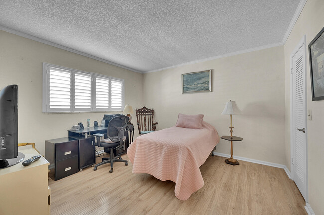 Building Photo - 29 Yacht Club Dr