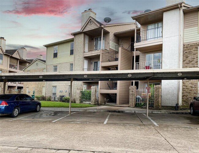 Building Photo - 10101 S Gessner Rd
