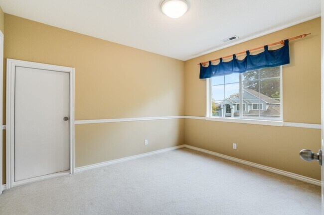 Building Photo - Beautiful 4 Bed, 3 Bath Rental Home in Bea...