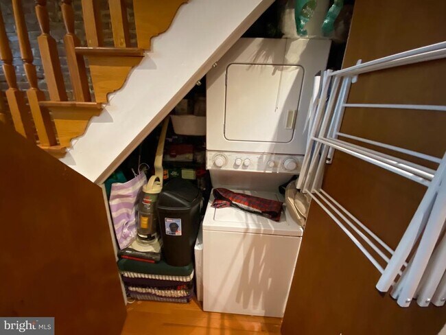 Building Photo - 2128 10th St NW