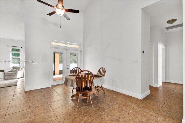 Building Photo - 334 Colony Ct