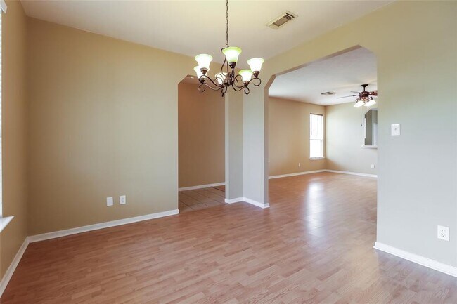 Building Photo - 918 Chapwood Ct