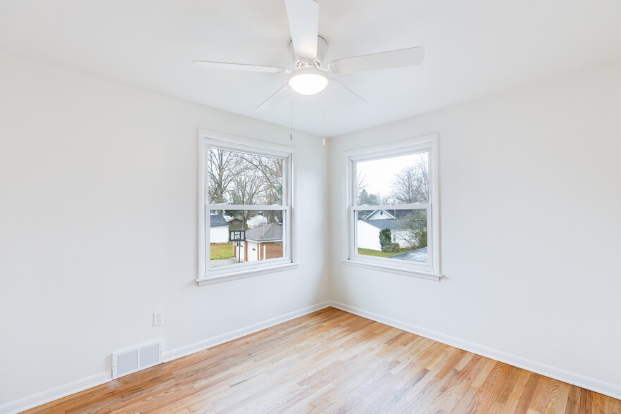 Building Photo - 1142 Meadowbrook Ave SE
