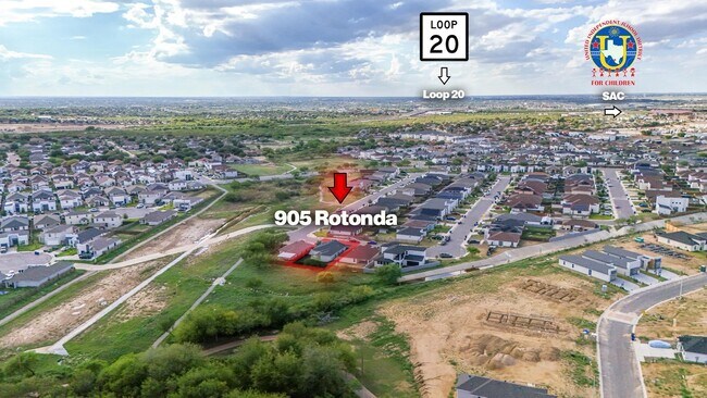 Building Photo - 905 Rotonda Ln