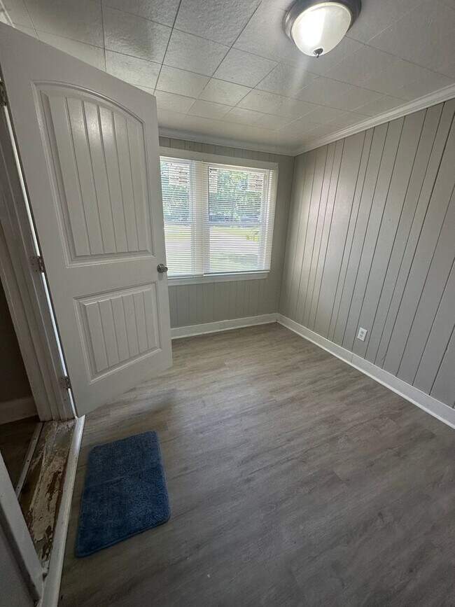 Building Photo - COMING SOON! 3 Bed House!!! Wooden floors!