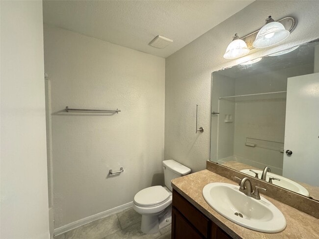 Building Photo - 7906 Emerald Oak Dr