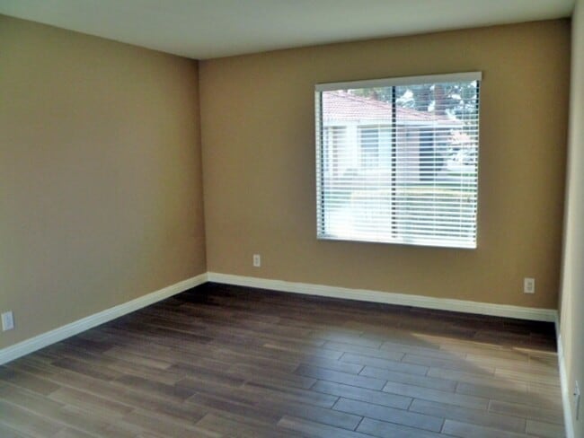 Building Photo - Palm Lake Villas Condo #130