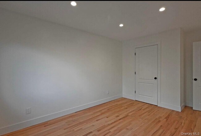 Building Photo - 19-43 76th St
