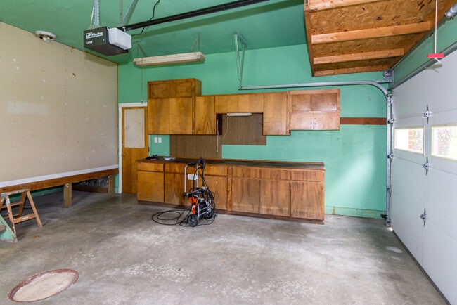 Building Photo - 6868 Crane Rd