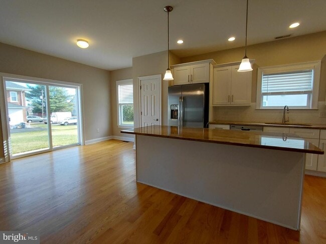 Building Photo - 912 Cemetery Rd