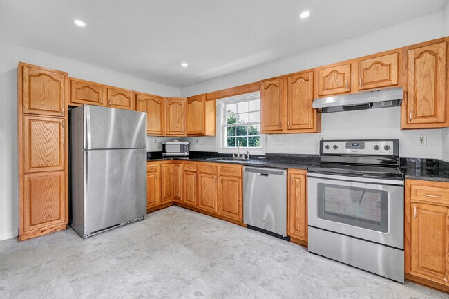 Building Photo - 19 Sunset Dr