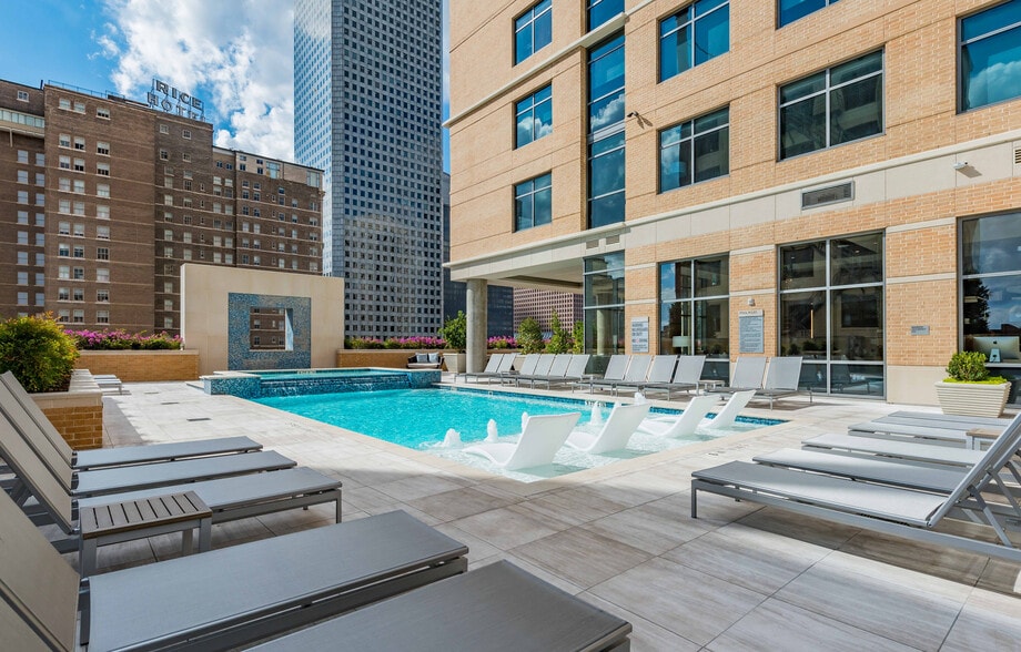 Primary Photo - Aris Market Square