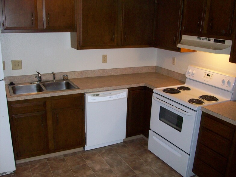 Building Photo - 2208 E Divide Ave