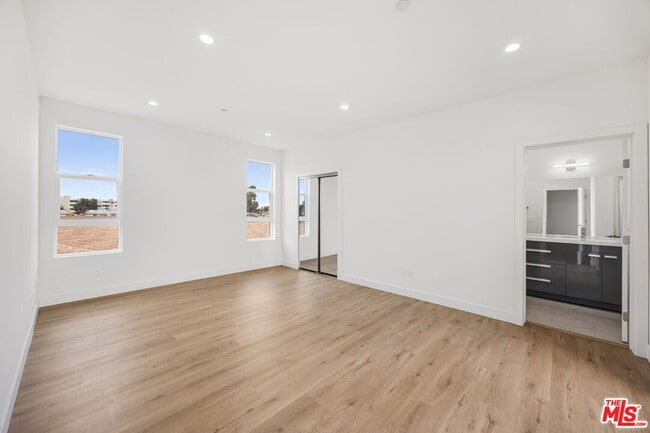 Building Photo - 11255 Hatteras St