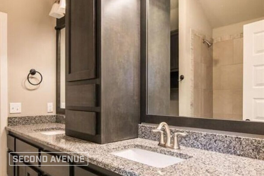 Building Photo - 2401 Los Angeles Ave