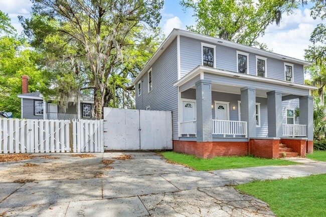 Building Photo - Updated Home in the Heart of Savannah
