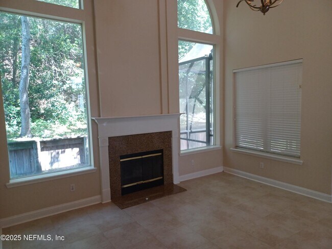 Building Photo - 4463 Ecton Ln E
