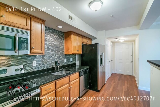 Building Photo - Spacious Condo with Parking