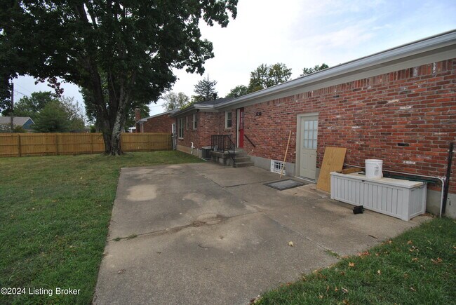 Building Photo - 1910 Janlyn Rd