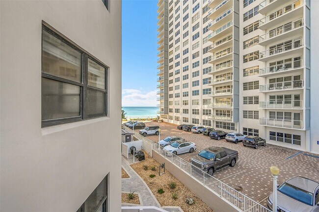 Building Photo - 3800 Galt Ocean Dr