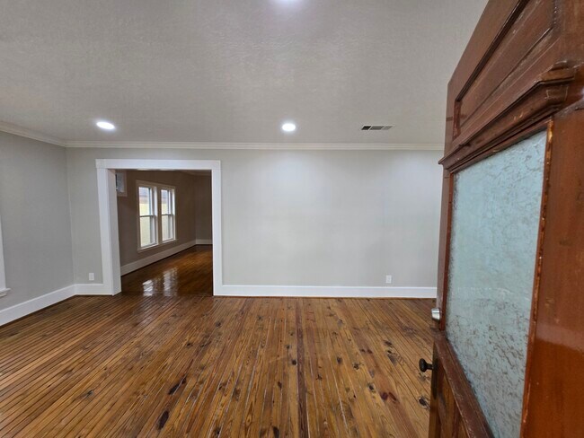 Building Photo - 1523 Avenue C