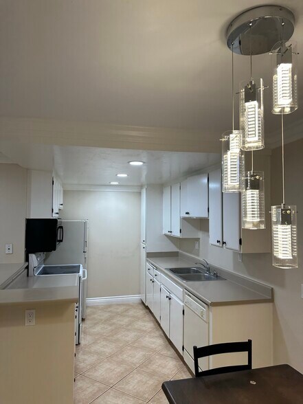 Building Photo - 227 Woodland Pky