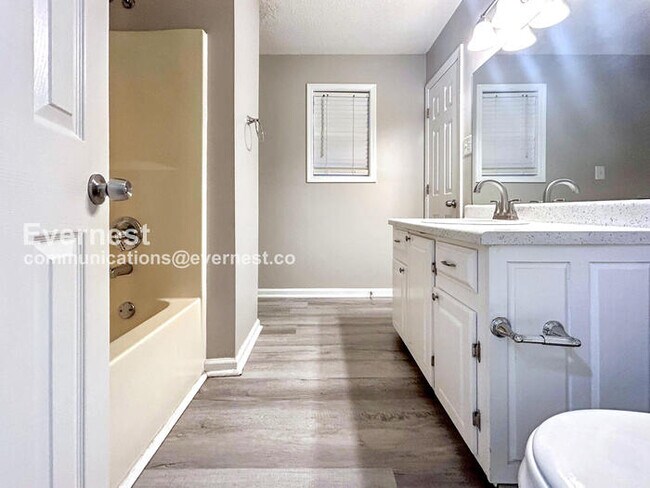 Building Photo - Limited Time Special Offer / 5 Bed, 3.5 Bath Home with Attached Garage / Pet-Friendly / Vouchers ...