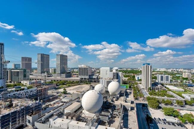 Building Photo - 851 NE 1st Ave