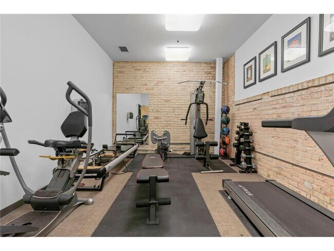 Building Photo - 1701 NE Madison St