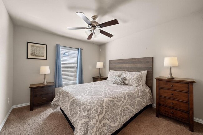 Building Photo - 237 Strawberry Blonde Dr