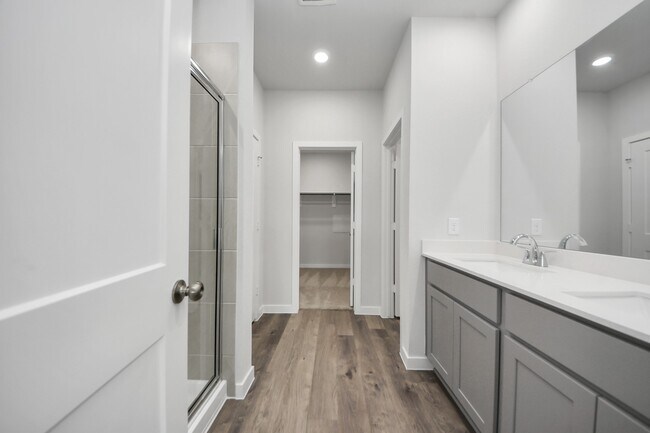 Building Photo - 135 Alset Dr