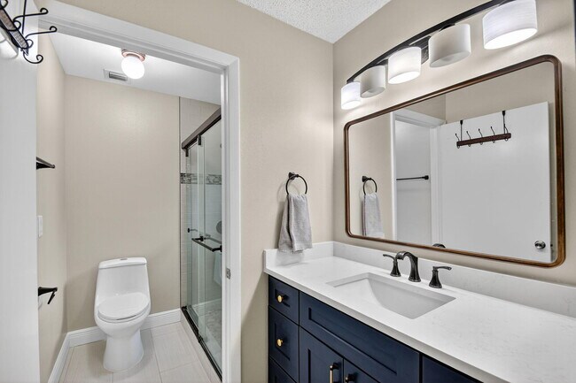 Building Photo - 15 Farnworth Dr