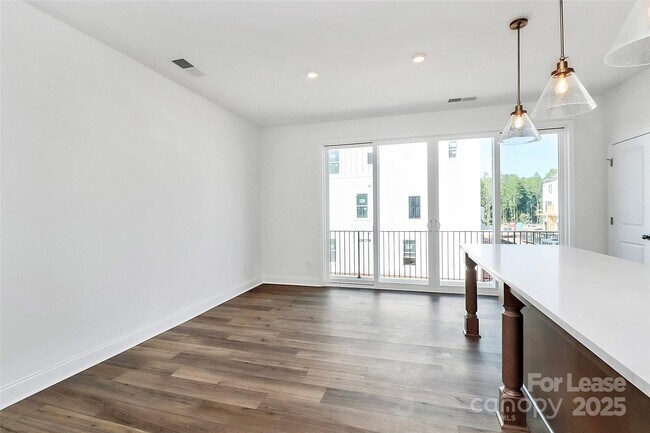 Building Photo - 7118 Westrow Ave