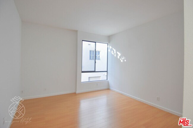 Building Photo - 1727-1727 Glendon Ave