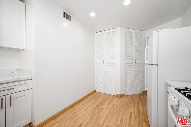 Building Photo - 1808 Manning Ave