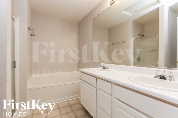 Building Photo - 8120 Whitham Dr